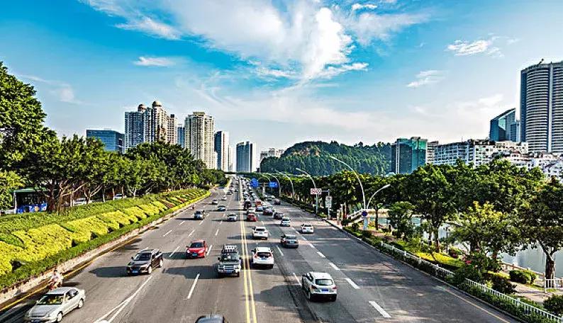 2035年香港展望——全民共享的免費(fèi)資料時(shí)代與文化新風(fēng)尚探索