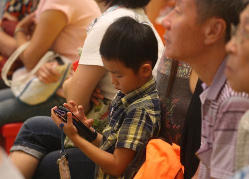2035年香港正版資料免費(fèi)大全，歲數(shù)表與未來展望
