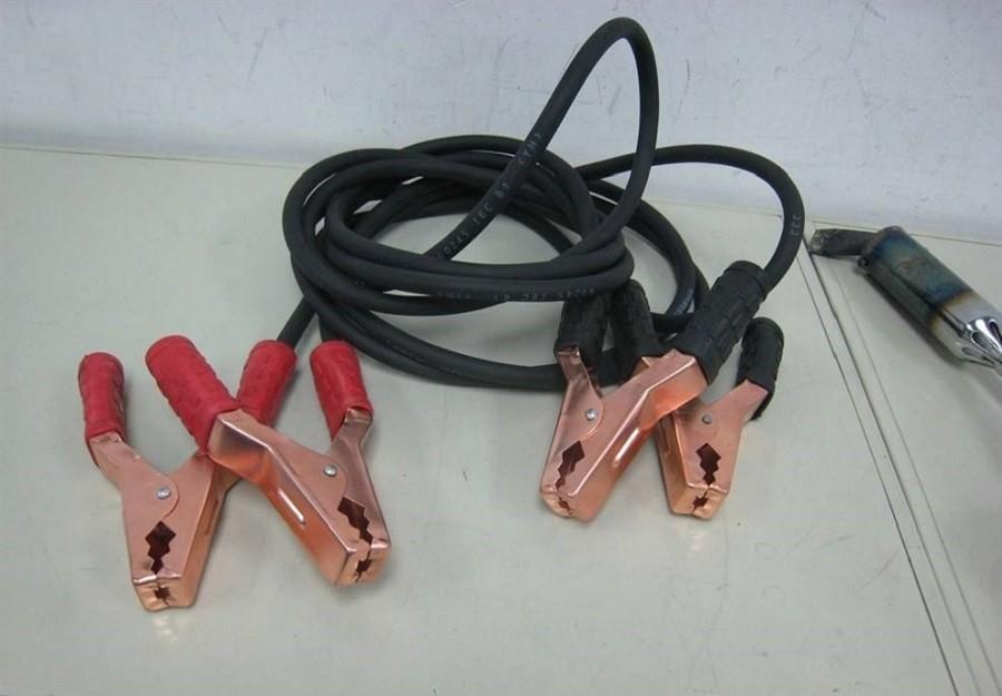 汽車沒電了，應(yīng)急搭電線指南