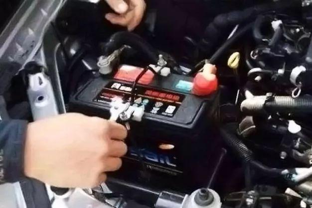 汽車(chē)電瓶虧電的恢復(fù)方法與預(yù)防措施